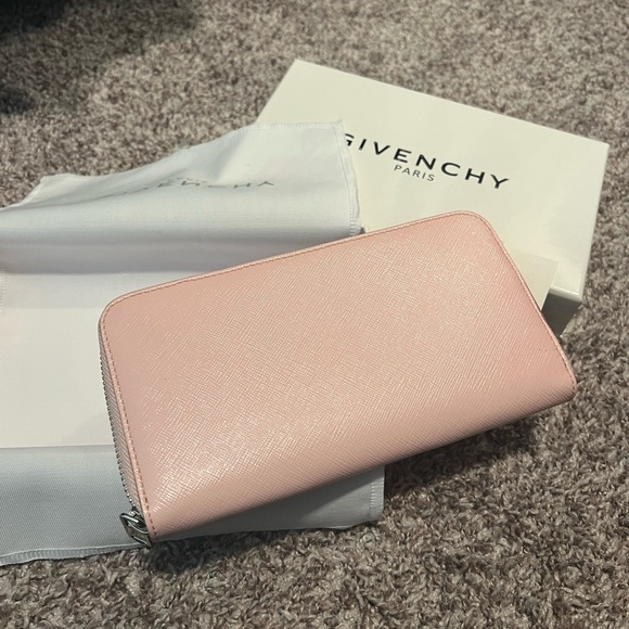 Givenchy Logo Zip Wallet - Picture 4 of 4